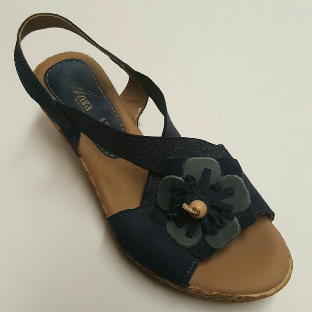 AZURA Vera Pelle Size 38 US 8 Blue wedge sandals